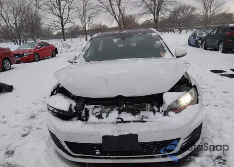 2015 Volkswagen Golf Gti 2.0T Se 4-Door z USA, uszkodzony, nr VIN 3VW4T7AUXFM054752